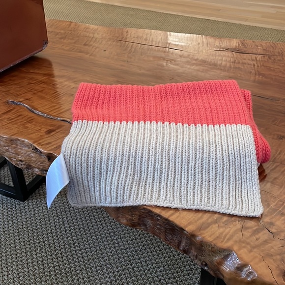 GAP KNITTED SCARF CORAL/oatmeal color - Picture 4 of 5